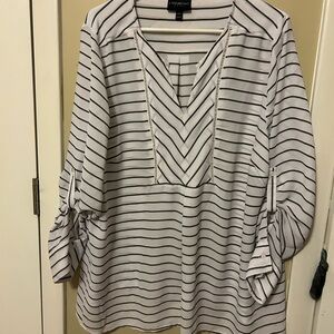 Lane Bryant White and Gray 3/4 Sleeve Boxy Blouse with Tie Front and Bib Collar